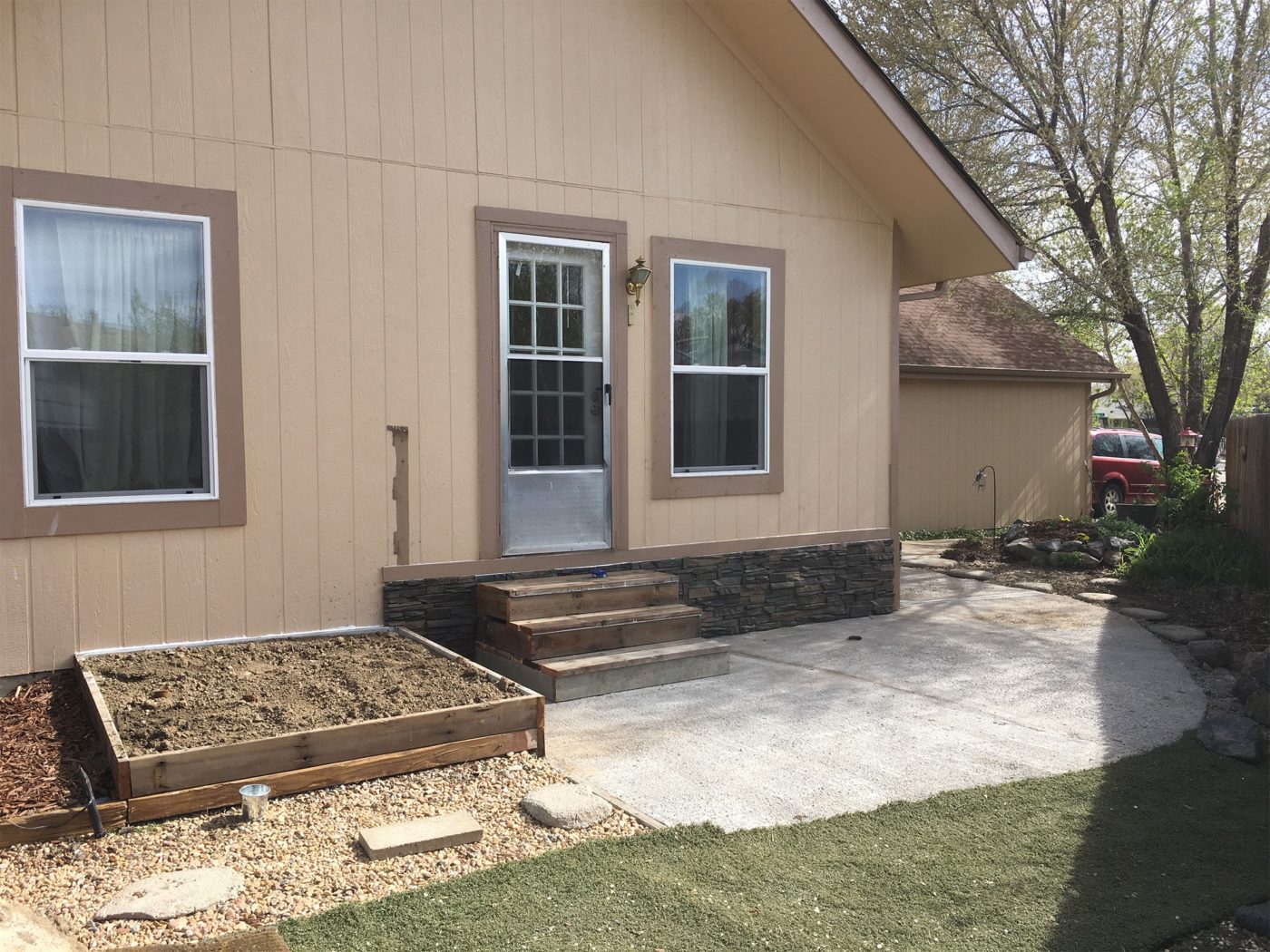 A home foundation project on a manufactured home using Stratford faux stone panels.