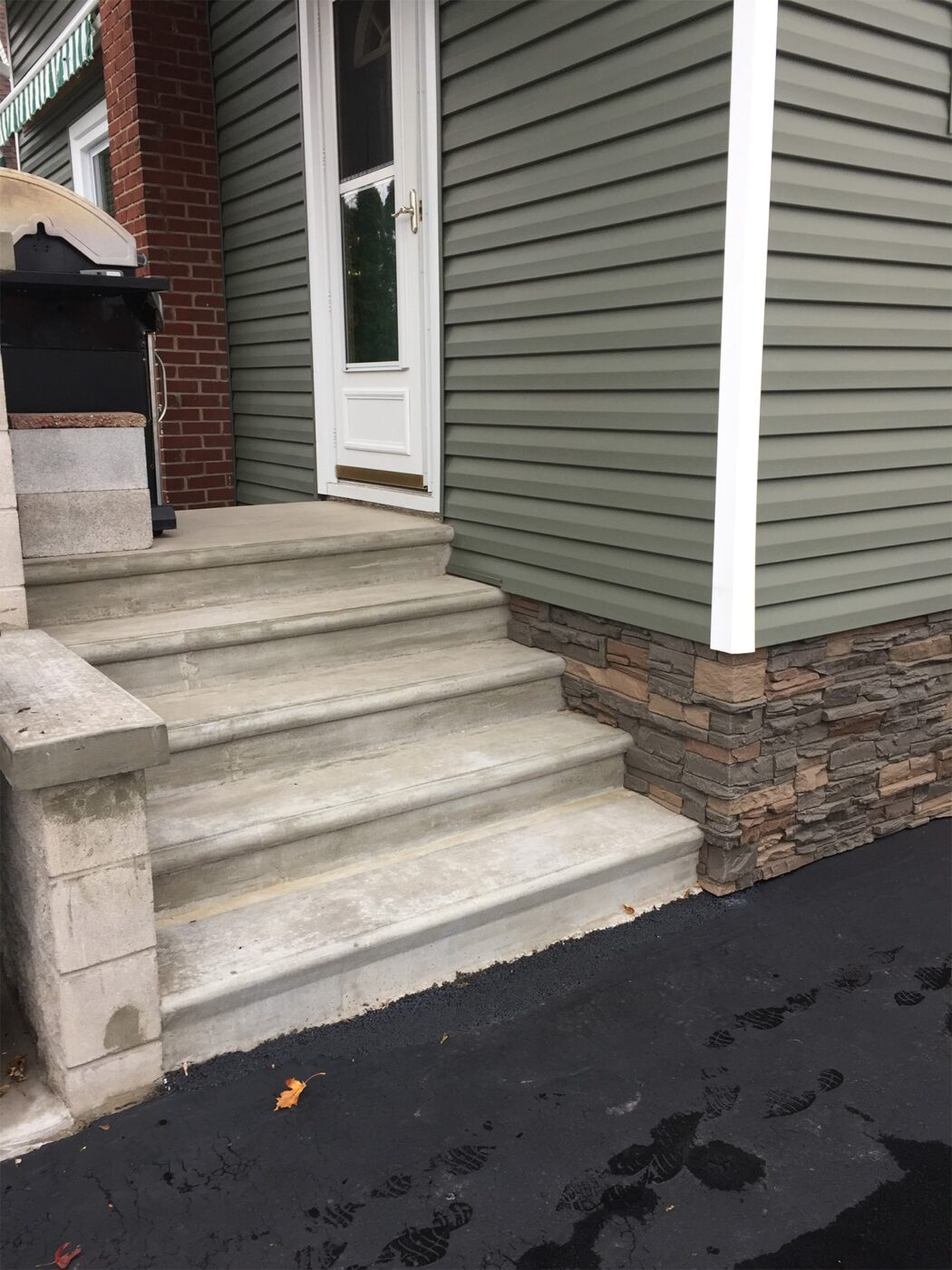 DIY house skirting ideas using our Stratford Stacked Stone panels.