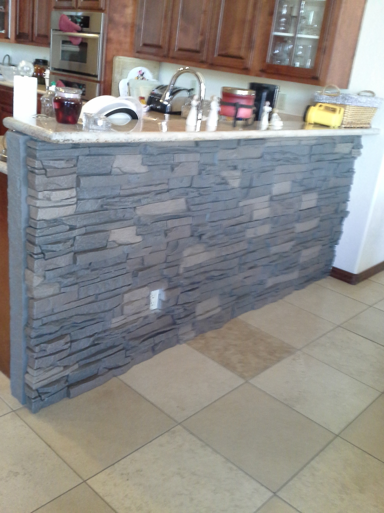 Kitchen Breakfast Bar with Stacked Stone