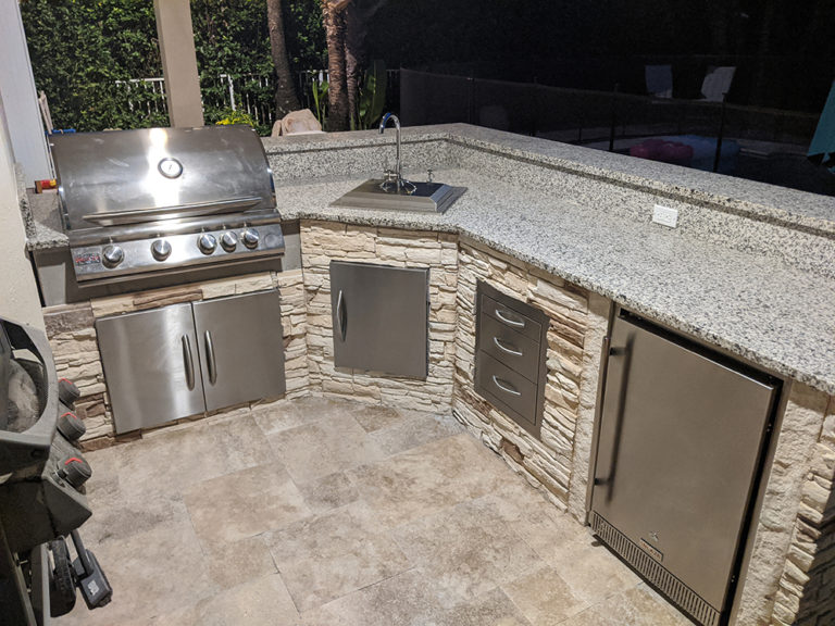 DIY patio kitchen, patio BBQ, DIY grill station