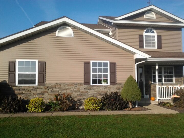 Quality Stacked Stones Wainscot