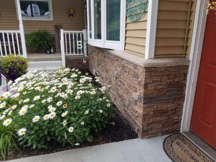 A home wainscoting remodel project using Desert Sunrise Stacked Stone panels.