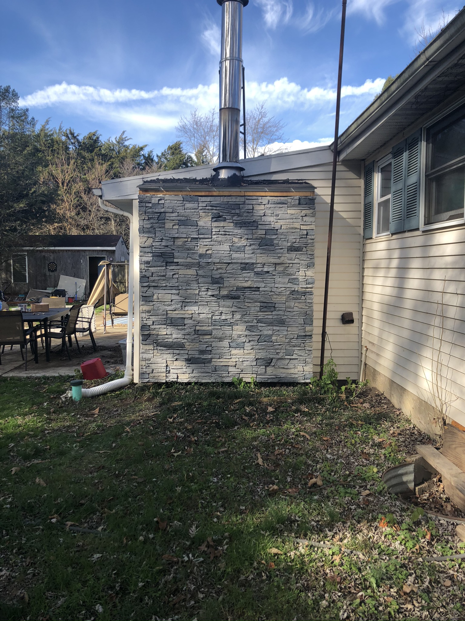 Northern Slate exterior stone veneer chimney