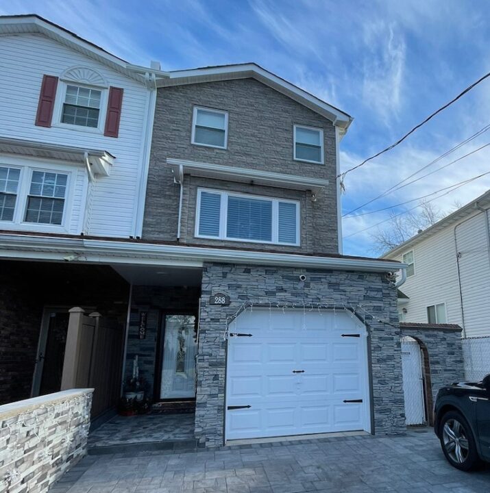 Northern Slate Entry Garage and Arch