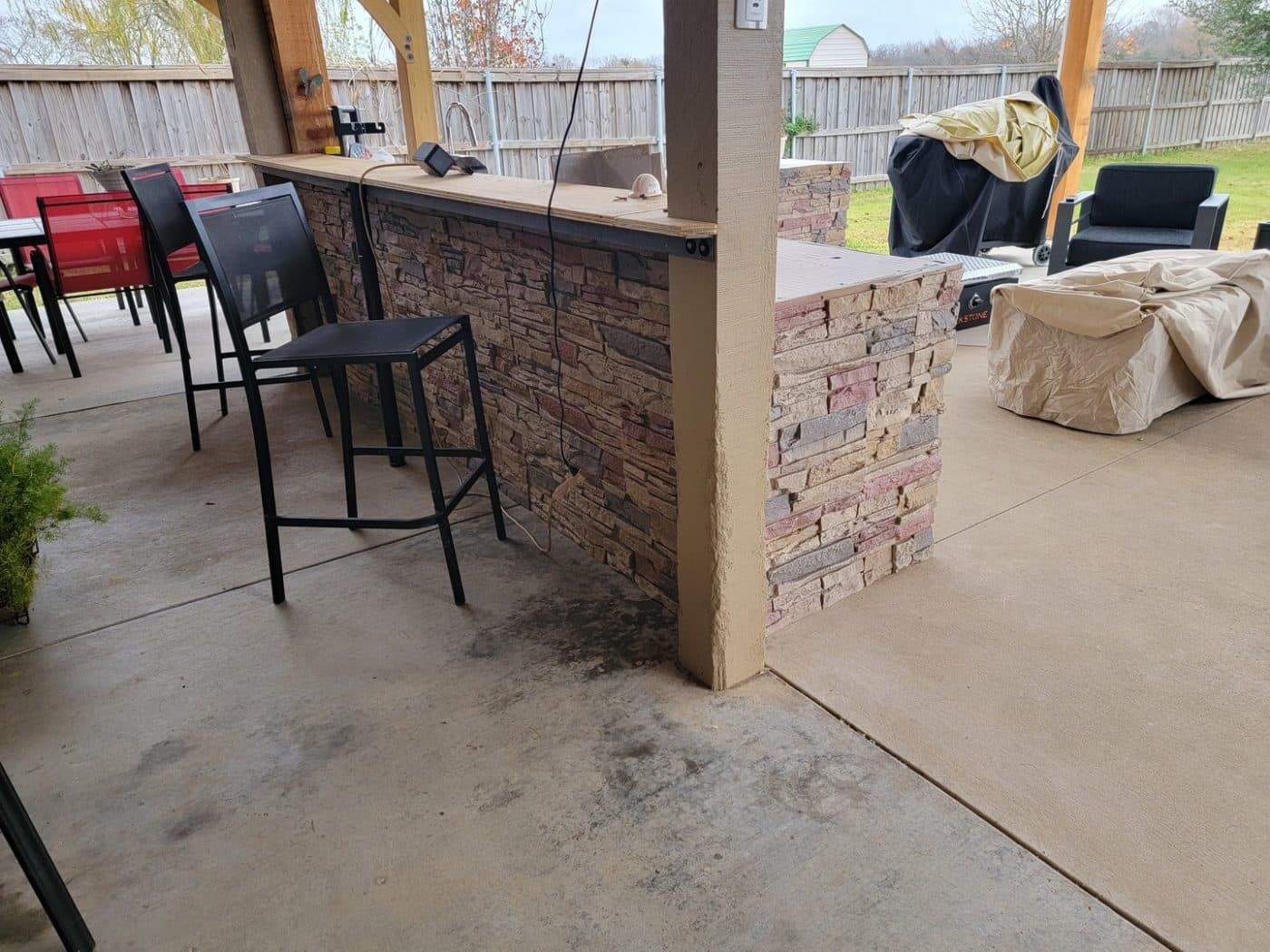 DIY outdoor kitchen design with faux stone