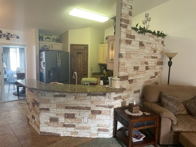 Vanilla Bean Stacked Stone kitchen bar and accent wall