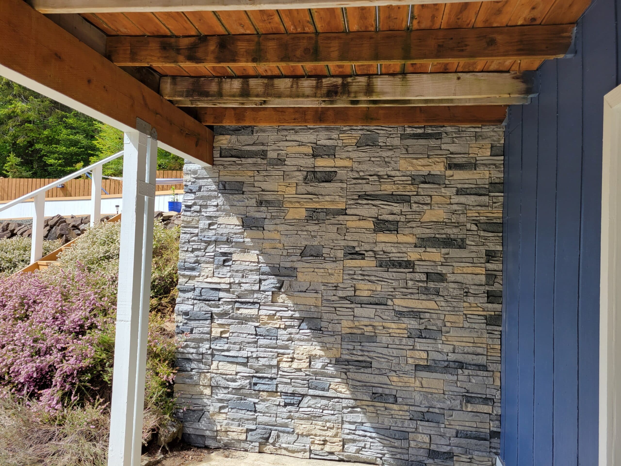 Northern Slate Stacked Stone Exterior Accent Wall