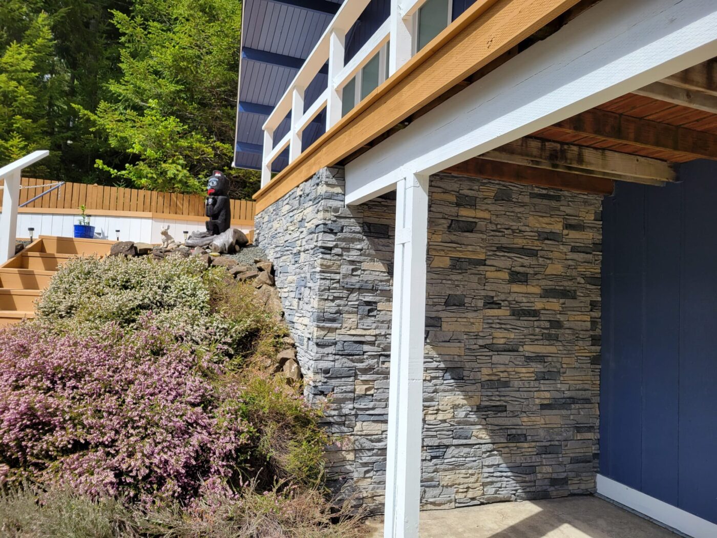 stone veneer exterior accent wall