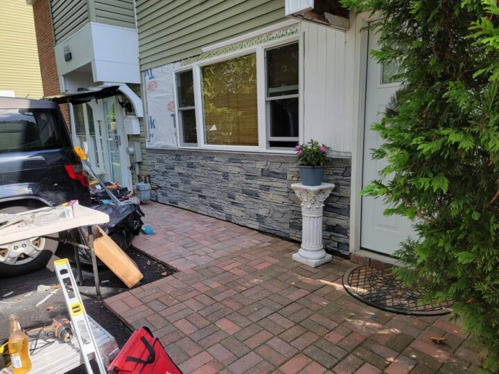 A DIY wainscoting project using our Northern Slate faux stone panels.