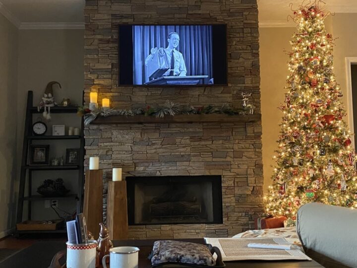 A fireplace surround idea that used Desert Sunrise stone veneer.