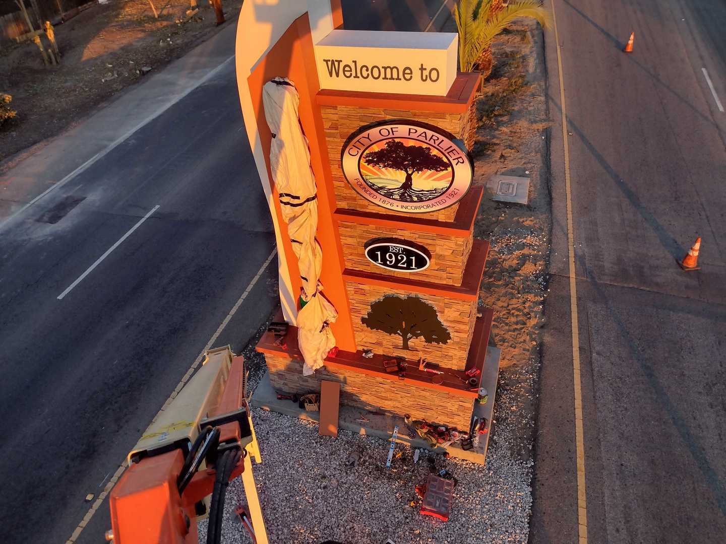 A city welcome sign with Desert Sunrise faux stone.