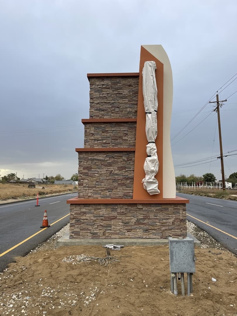 A city welcome sign with Desert Sunrise faux stone.