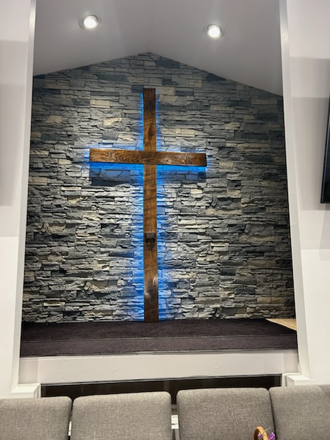 An accent wall in a church that's made using GenStone's Northern Slate Stone Veneer.