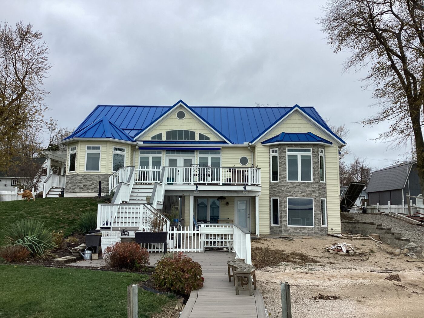 Dianne's exterior grey stone veneer siding​