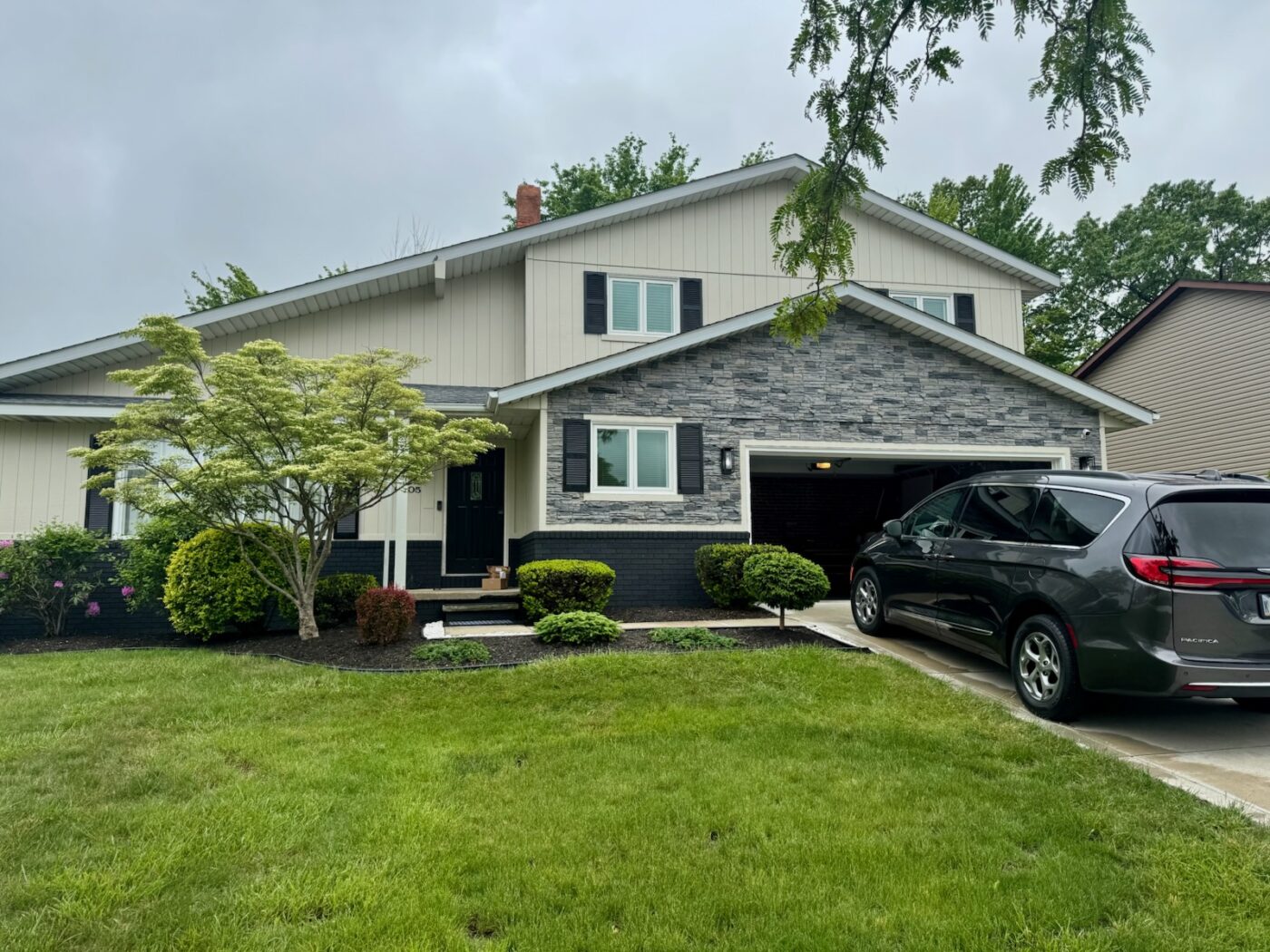 Using GenStone's Northern Slate Stacked Stone panels Irenya created a DIY slate accent wall over their garage.