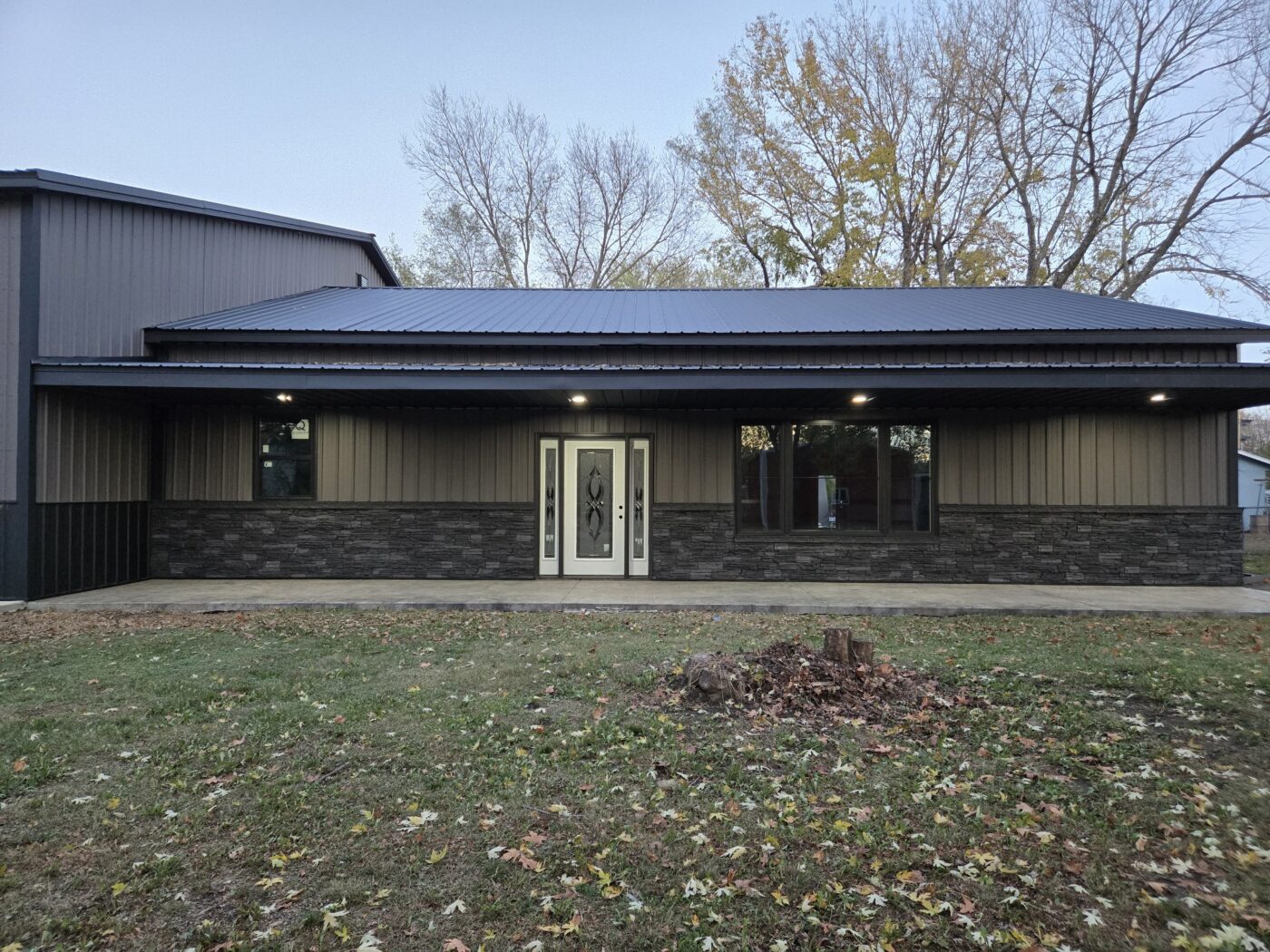 Kevin's imitation stone wainscoting