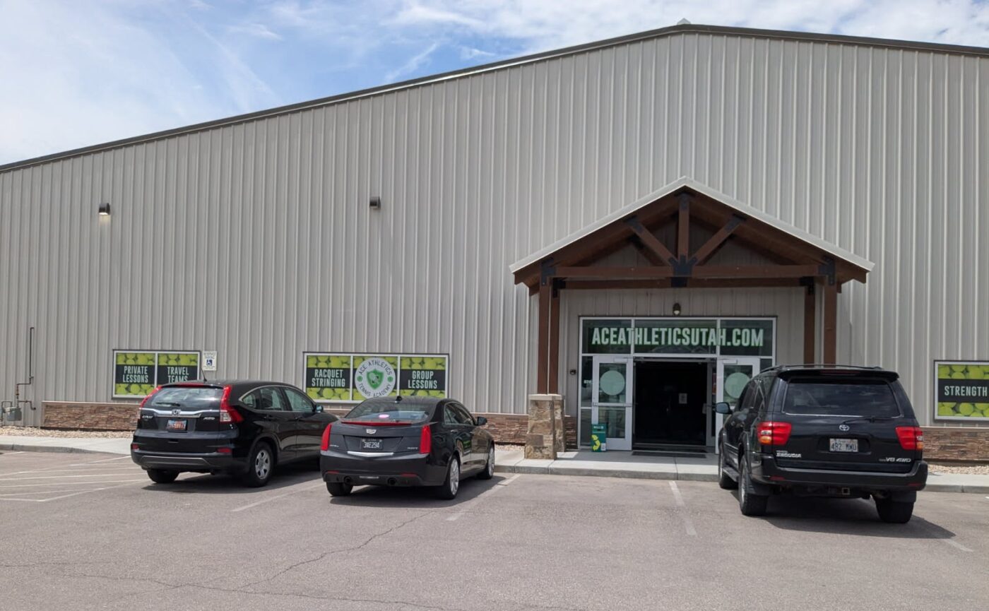 Scott completed a DIY faux slate wainscot project using GenStone's Desert Sunrise Stacked Stone panels.