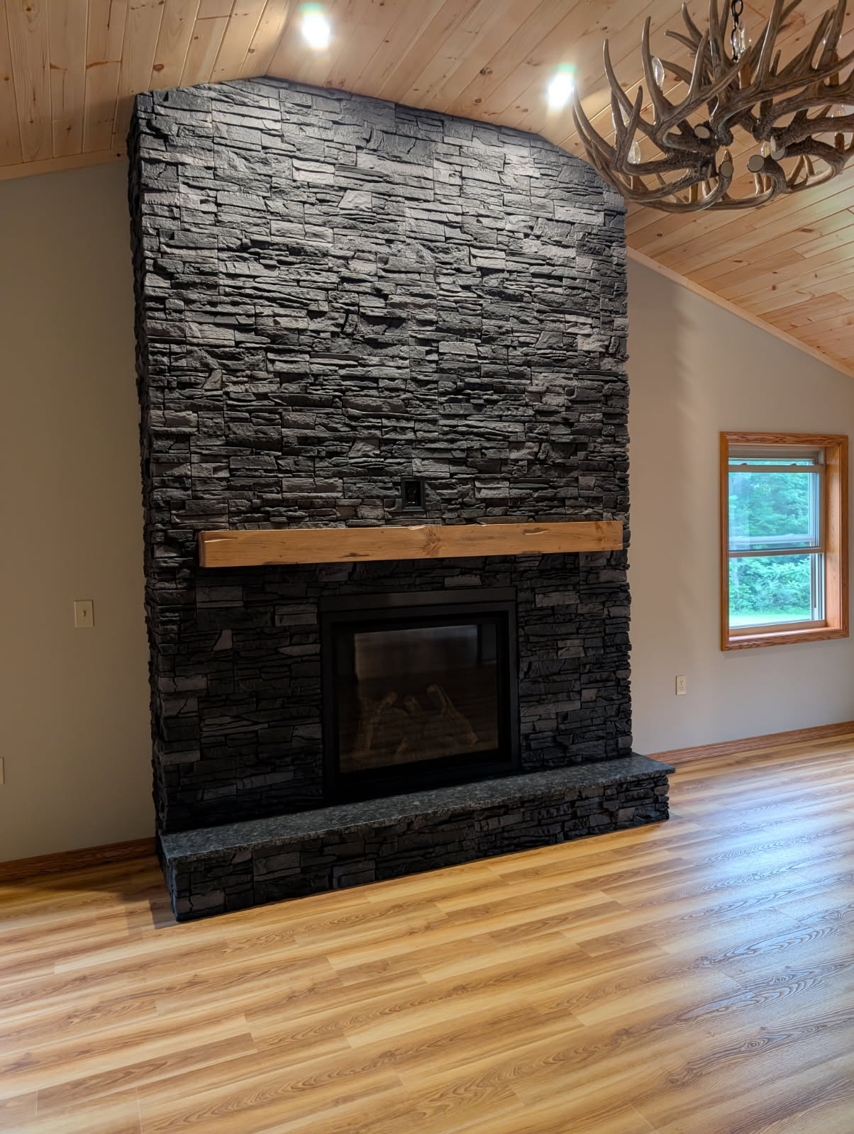 STONE  ブラック Black Bear Mountain Stone - Stone Veneer - Stack Stone Black Forest