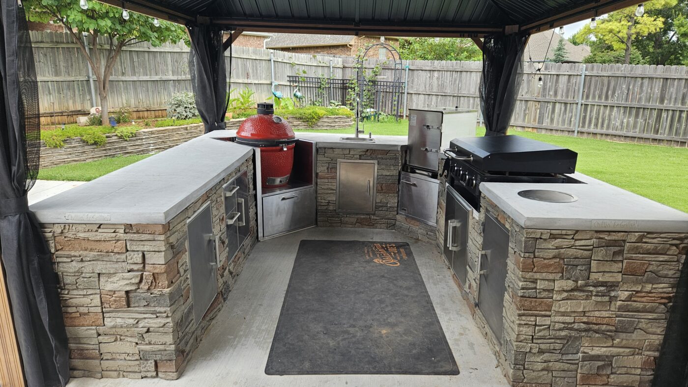 This DIY faux stone kitchen was created using GenStone's Kenai Stacked Stone panels.