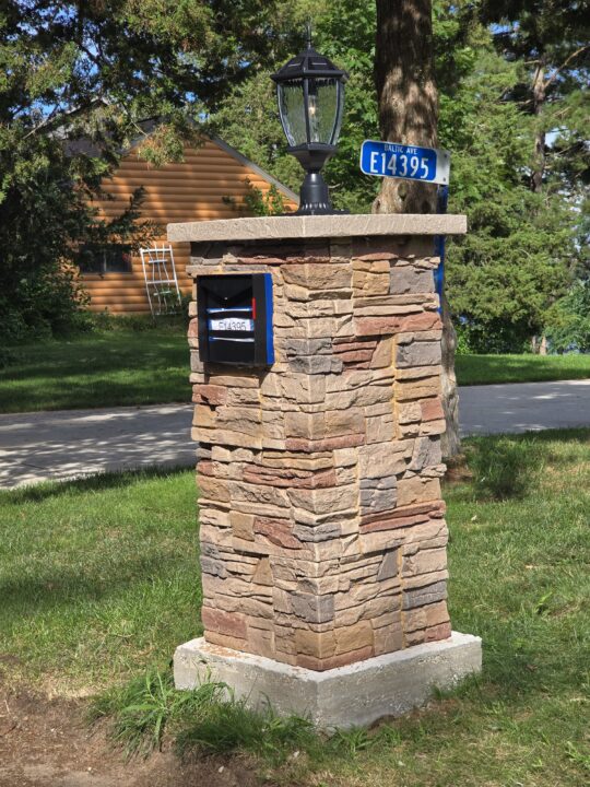 Bret’s Desert Sunrise Stone Mailbox
