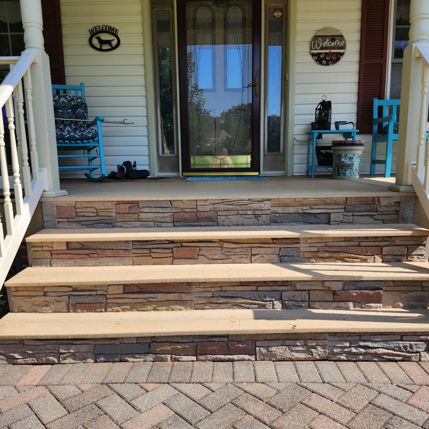 Refresh your entryway with Desert Sunrise stacked stone for added depth, contrast, and lasting exterior style.