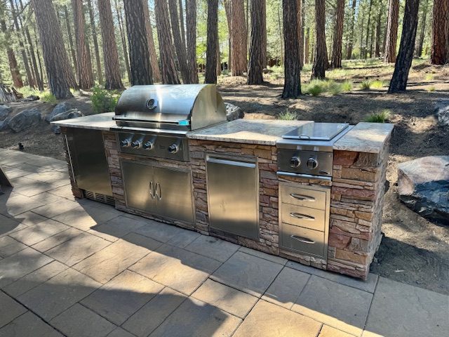 Scott’s Desert Sunrise Faux Stone Grill Island