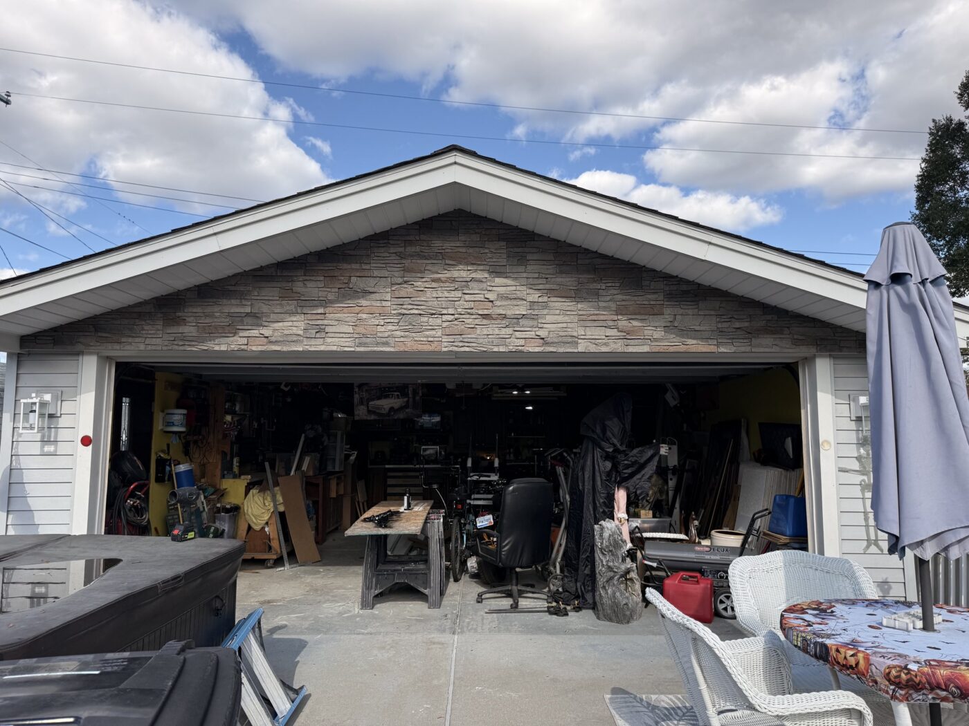 Kenai gable siding garage