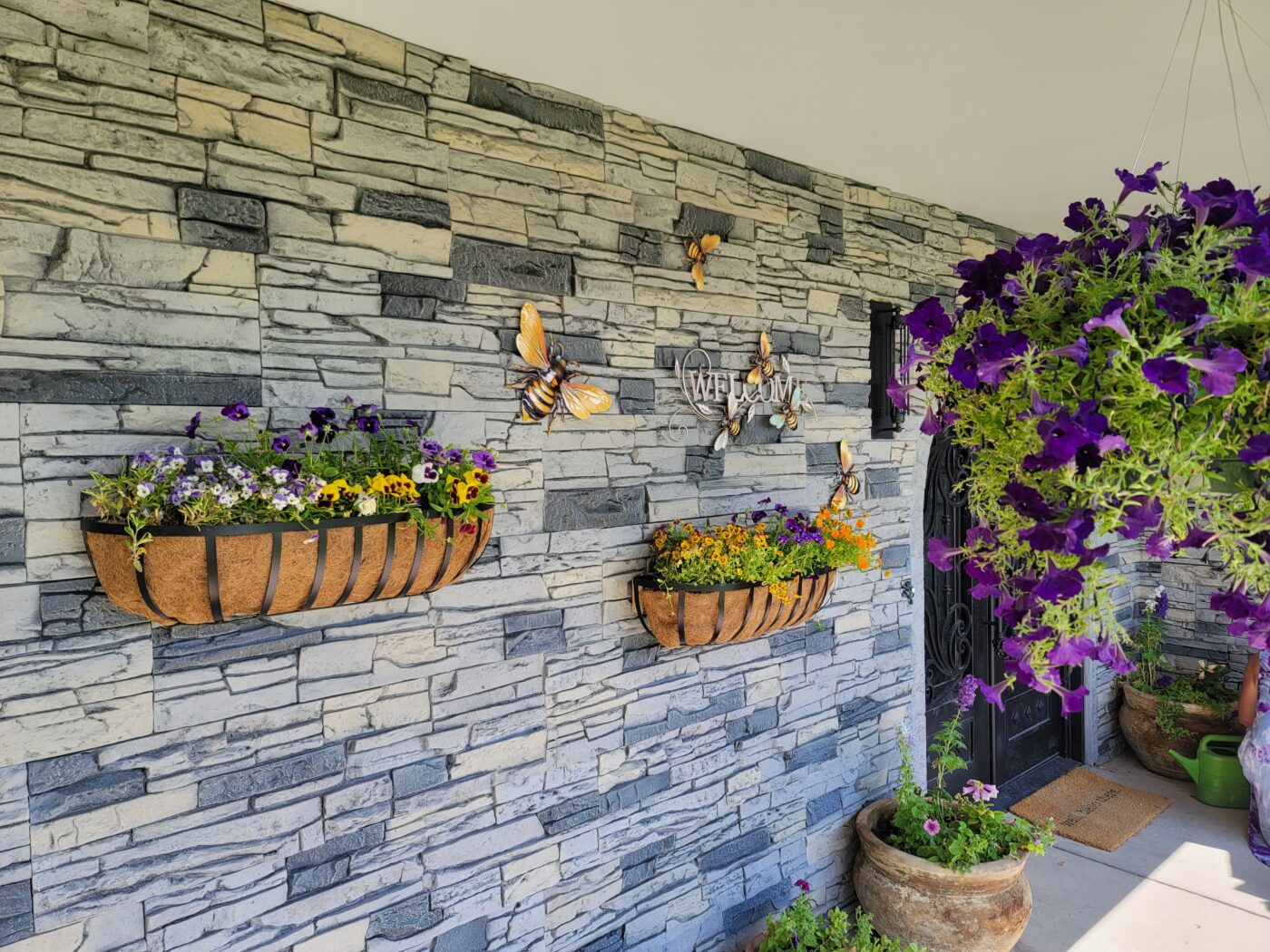 Northern Slate porch wall with planters
